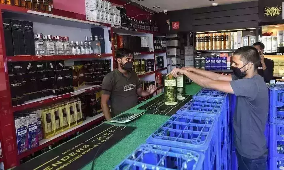 दिल्ली में 1 नवंबर से देसी शराब की नई कीमतें होगी लागू ,जानें नई कीमतें... दिल्ली में 1 नवंबर से देसी शराब की नई कीमतें होगी लागू ,जानें नई कीमतें...