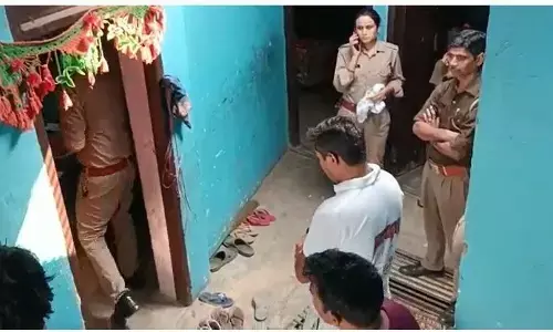 गाजियाबाद में पड़ोसी ने 6 साल की मासूम के साथ किया डिजिटल रेप, बच्ची माँ से लिपटकर फफक फफक कर रोई गाजियाबाद में पड़ोसी ने 6 साल की मासूम के साथ किया डिजिटल रेप, बच्ची माँ से लिपटकर फफक फफक कर रोई