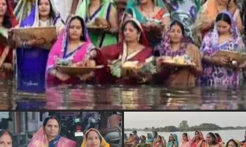 शहर से लेकर गावों तक में छठ महापर्व की रही धूम,व्रतियों ने अस्ताचलगामी सूर्य को दिया अर्घ्य शहर से लेकर गावों तक में छठ महापर्व की रही धूम,व्रतियों ने अस्ताचलगामी सूर्य को दिया अर्घ्य