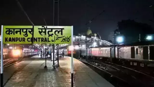 कानपुर में छठ पूजा के नाम पर बार बालाओं का अश्लील डांस और खूब हुई जमकर मारपीट कानपुर में छठ पूजा के नाम पर बार बालाओं का अश्लील डांस और खूब हुई जमकर मारपीट
