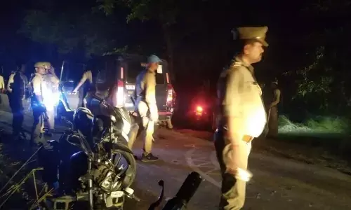 यूपी में हनुमान की प्रतिमा रखने के दौरान हुआ बवाल दो पक्षो के बीच चले जमकर ईंट पत्थर, गाँव में पीएसी तैनात