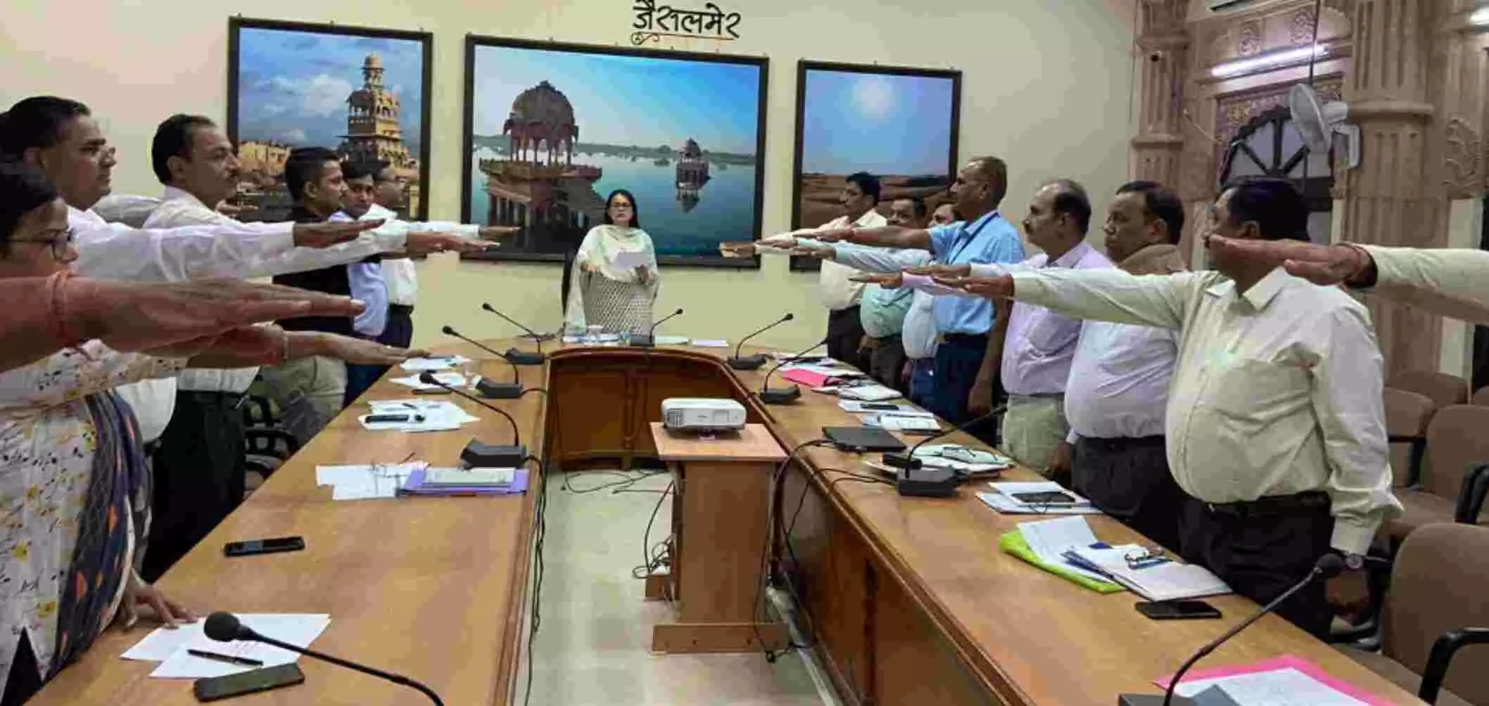 IAS टीना डाबी ने अफसर और कर्मचारियों को क्यों दिलाई ये शपथ? अलग अंदाज में आईं नजर, देखिए- PHOTOS IAS टीना डाबी ने अफसर और कर्मचारियों को क्यों दिलाई ये शपथ? अलग अंदाज में आईं नजर, देखिए- PHOTOS