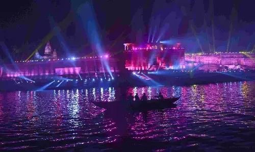 वाराणसी में देव दीपावली पर अवकाश घोषित! काशी विश्वनाथ धाम में होगा लेजर शो कार्यक्रम...