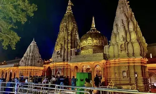 рдХрд╛рд╢реА рд╡рд┐рд╢реНрд╡рдирд╛рде рдзрд╛рдо рдХреЙрд░рд┐рдбреЛрд░ рдмрдирдиреЗ рдХреЗ рдмрд╛рдж рдмрд╛рдмрд╛ рдХреЗ рдпрд╣рд╛рдВ рдЙрдордбрд╝ рд░рд╣реЗ рд╣реИрдВ рднрдХреНрдд! рдЖрд░рддреА рдореЗрдВ рднреА рд╕рдВрдЦреНрдпрд╛ рд╣реБрдИ рджреБрдЧрдиреА.... рдХрд╛рд╢реА рд╡рд┐рд╢реНрд╡рдирд╛рде рдзрд╛рдо рдХреЙрд░рд┐рдбреЛрд░ рдмрдирдиреЗ рдХреЗ рдмрд╛рдж рдмрд╛рдмрд╛ рдХреЗ рдпрд╣рд╛рдВ рдЙрдордбрд╝ рд░рд╣реЗ рд╣реИрдВ рднрдХреНрдд! рдЖрд░рддреА рдореЗрдВ рднреА рд╕рдВрдЦреНрдпрд╛ рд╣реБрдИ рджреБрдЧрдиреА....