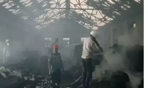 सहारनपुर की स्टार पेपर मिल में लगी भीषण आग, दो मजदूर जिंदा जले-तीन लापता, करोड़ों का नुकसान सहारनपुर की स्टार पेपर मिल में लगी भीषण आग, दो मजदूर जिंदा जले-तीन लापता, करोड़ों का नुकसान