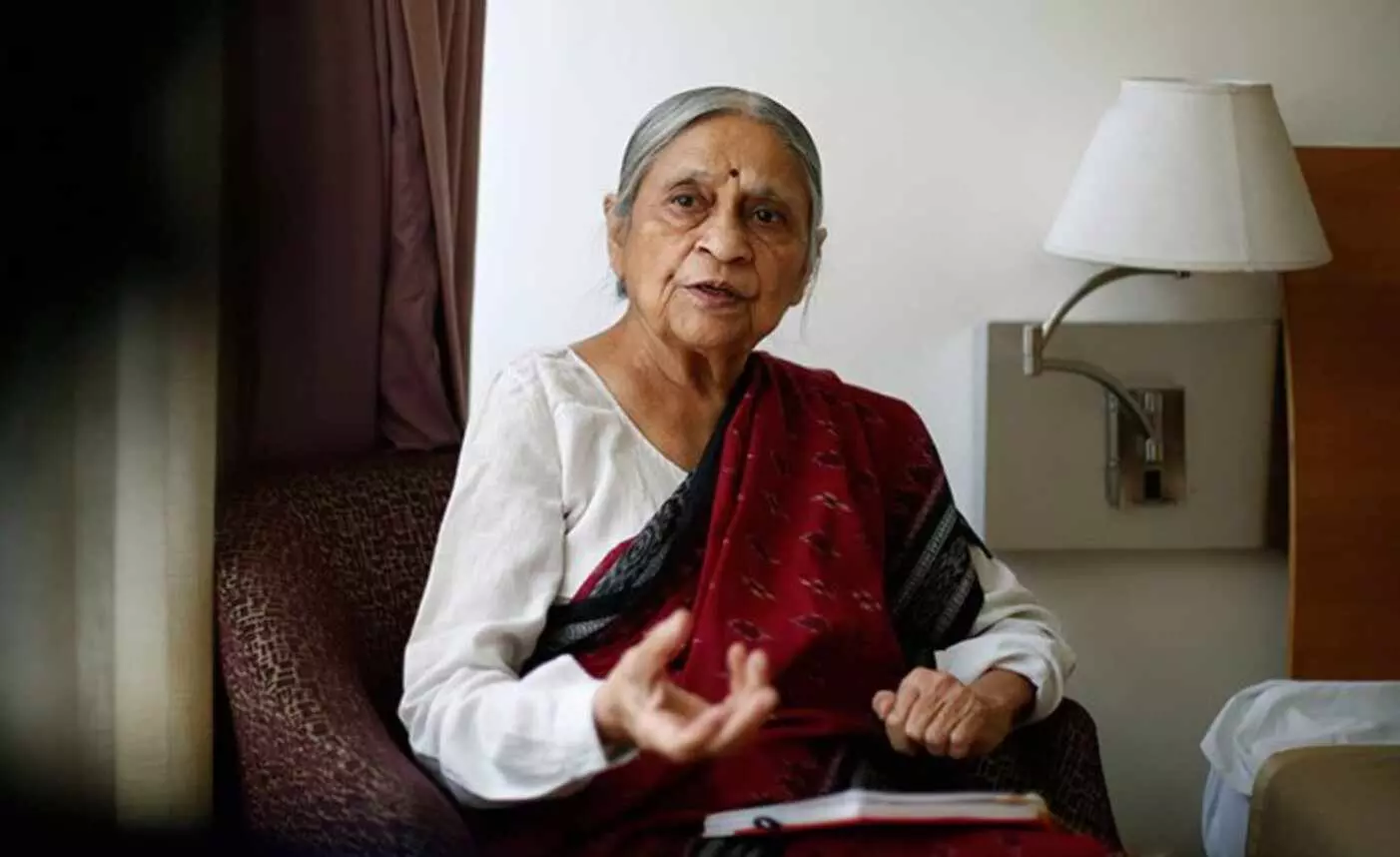 Ela Bhatt Passes Away : पद्म भूषण विजेता और सामाजिक कार्यकर्ता सेवा संस्थान की फाउंडर इला भट्ट का निधन