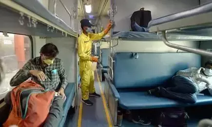 रेलवे ने शुरू कर दी यह धांसू सर्व‍िस, नाइट में सफर करने वालों की हो गई बल्‍ले-बल्‍ले