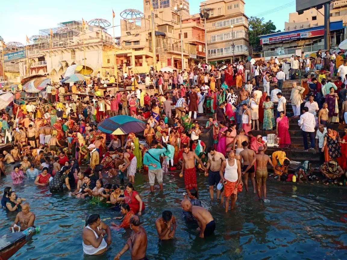 देवउठनी एकादशी आज! काशी में स्नान- दान के लिए गंगा घाटों पर उमड़े श्रद्धालु...