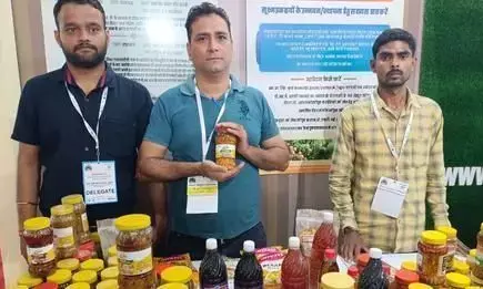 भाई-बहन ने एक डिब्बा अचार से शुरू किया स्टार्टअप, 10 लाख तक पहुंचा सालाना कारोबार भाई-बहन ने एक डिब्बा अचार से शुरू किया स्टार्टअप, 10 लाख तक पहुंचा सालाना कारोबार