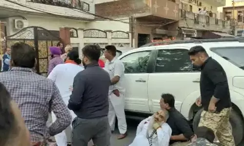 शिवसेना नेता सुधीर सुरी की दिनदहाड़े अमृतसर में सरेआम गोली मारकर हत्या, मचा हड़कंप!  मंदिर के बाहर कर रहे थे प्रदर्शन शिवसेना नेता सुधीर सुरी की दिनदहाड़े अमृतसर में सरेआम गोली मारकर हत्या, मचा हड़कंप!  मंदिर के बाहर कर रहे थे प्रदर्शन