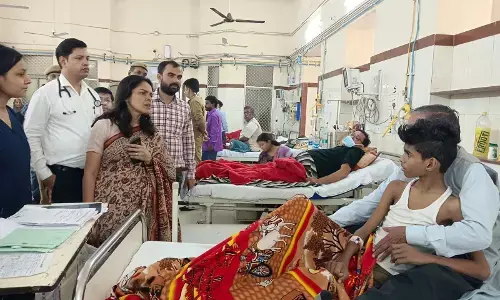 मंडलायुक्त ने निर्देश देते हुए कहा कि डेंगू , मलेरिया के जो मरीज हैं इनके लिए एक वार्ड अलग बना लिया जाए मंडलायुक्त ने निर्देश देते हुए कहा कि डेंगू , मलेरिया के जो मरीज हैं इनके लिए एक वार्ड अलग बना लिया जाए