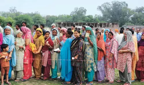 भारत में चुनावी राजनीतिः पतन की राह - राम पुनियानी भारत में चुनावी राजनीतिः पतन की राह - राम पुनियानी