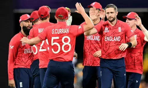 T20 WC में बड़ा उलटफेर: श्रीलंका को मात देकर सेमीफाइनल में पहुंचा इंग्लैंड, मौजूदा चैम्पियन ऑस्ट्रेलिया बाहर T20 WC में बड़ा उलटफेर: श्रीलंका को मात देकर सेमीफाइनल में पहुंचा इंग्लैंड, मौजूदा चैम्पियन ऑस्ट्रेलिया बाहर