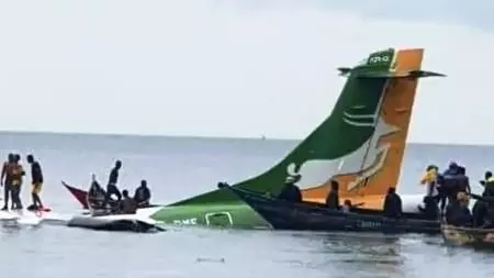 तंजानिया की विक्टोरिया झील में पैसेंजर प्लेन क्रैश, 49 यात्री थे सवार, तीन लोगों की मौत
