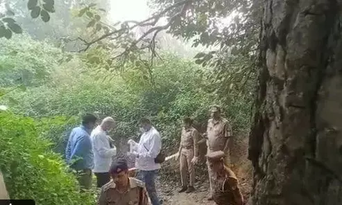 फर्रुखाबाद: चाकू लेकर हत्यारा पहुंचा थाने, देखकर पुलिस कर्मी हैरान, बोला दोनों को काट डाला