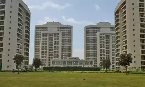 नोएडा में ढहाए गए ट्विन टावर की तरह जल्द ही अब इस सोसाइटी का 18 मंजिला टावर भी ढहाया जाएगा नोएडा में ढहाए गए ट्विन टावर की तरह जल्द ही अब इस सोसाइटी का 18 मंजिला टावर भी ढहाया जाएगा