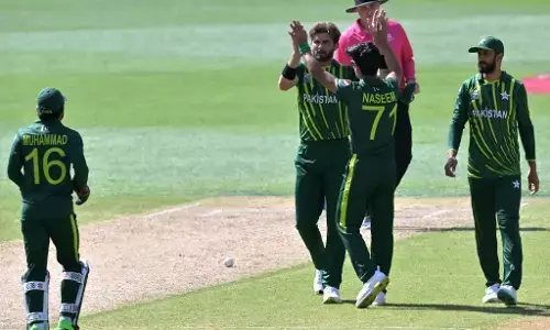 T20 वर्ल्ड कप में बड़ा उलटफेर? बांग्लादेश को हराकर पाकिस्तान सेमीफाइनल में, चारों टीमें तय, जानें कौन-किससे भिड़ेगा T20 वर्ल्ड कप में बड़ा उलटफेर? बांग्लादेश को हराकर पाकिस्तान सेमीफाइनल में, चारों टीमें तय, जानें कौन-किससे भिड़ेगा