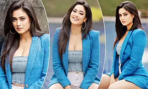 Shweta Tiwari Hot Pics:42 साल की Shweta Tiwari ने पहन ली इतनी छोटी फ्रॉक, लोगों ने कहा- भूल गईं आप 22 साल की बेटी की मां हैं