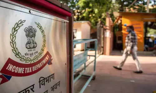 इनकम टैक्स के रडार पर अखिलेश यादव के बेहद करीबी पूर्व IAS अधिकारी, पूछताछ के लिए भेजा समन