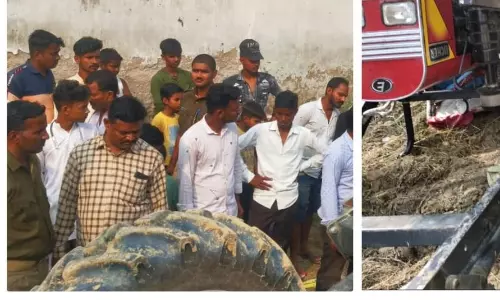 लैंड लेवरल लगा ट्रैक्टर पलटा ड्राइवर की दबकर दर्दनाक मौत लैंड लेवरल लगा ट्रैक्टर पलटा ड्राइवर की दबकर दर्दनाक मौत