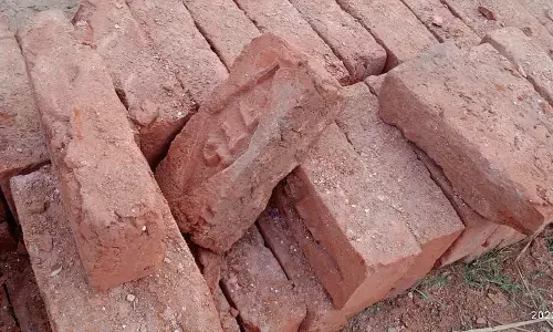 घटिया सामग्री से मानक बिहीन पीडब्ल्यूडी करा रहा नाली निर्माण घटिया सामग्री से मानक बिहीन पीडब्ल्यूडी करा रहा नाली निर्माण