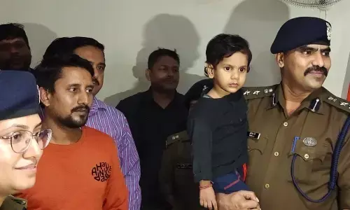 गाजियाबाद में बच्चे के अपहरण की घटना का 20 घण्टे के अन्दर खुलासा, मुठभेड में दो अभियुक्त गिरफ्तार, अपहृत बच्चा सकुशल बरामद गाजियाबाद में बच्चे के अपहरण की घटना का 20 घण्टे के अन्दर खुलासा, मुठभेड में दो अभियुक्त गिरफ्तार, अपहृत बच्चा सकुशल बरामद