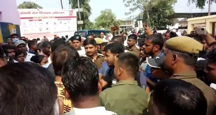 चंदौली में सड़क हादसे में पीड़ित की मौत के बाद सरकारी डॉक्टर पर मुकदमा दर्ज...