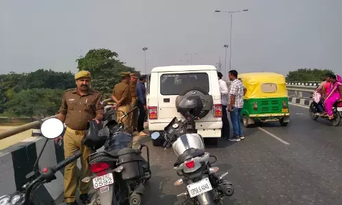 वाराणसी में बदमाशों लूटा डेढ़ लाख कैश! पीड़ित जा रहा था मजदूरों को मजदूरी देने.... वाराणसी में बदमाशों लूटा डेढ़ लाख कैश! पीड़ित जा रहा था मजदूरों को मजदूरी देने....