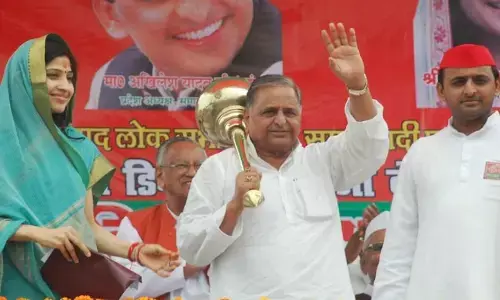 Dimple Yadav : मैनपुरी लोकसभा उपचुनाव में समाजवादी पार्टी ने डिम्पल यादव को बनाया प्रत्याशी, संभालेंगी मुलायम की विरासत Dimple Yadav : मैनपुरी लोकसभा उपचुनाव में समाजवादी पार्टी ने डिम्पल यादव को बनाया प्रत्याशी, संभालेंगी मुलायम की विरासत