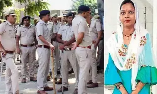 गर्लफ्रेंड के हाथ-पैर तोड़कर सड़क पर फेंका