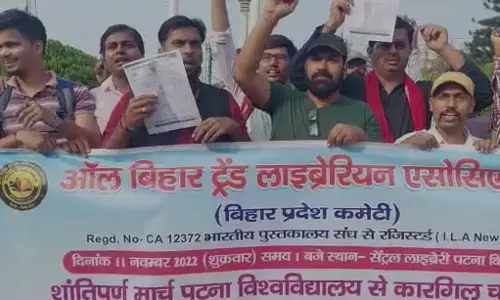 लाइब्रेरियन की बहाली में देरी, सरकार के खिलाफ कारगिल चौक पर प्रदर्शन लाइब्रेरियन की बहाली में देरी, सरकार के खिलाफ कारगिल चौक पर प्रदर्शन