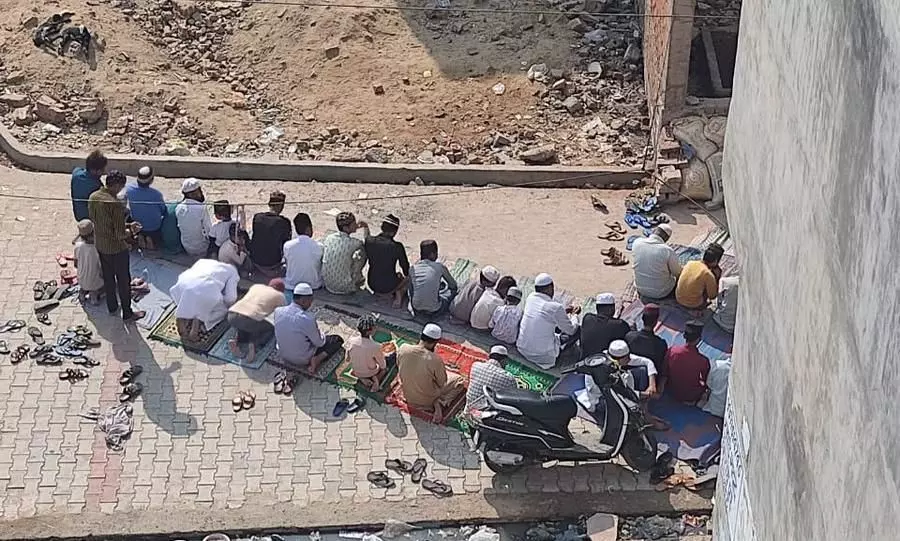 गाजियाबाद में एक बार फिर खुली सड़क पर नमाज पढ़ने के फोटो और वीडियो हुआ वायरल