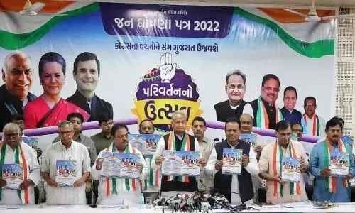 Gujrat Congress Manifesto: कांग्रेस का घोषणा पत्र जारी, 10 लाख सरकारी नौकरी, 300 यूनिट मुफ्त बिजली किसानों का कर्ज माफ Gujrat Congress Manifesto: कांग्रेस का घोषणा पत्र जारी, 10 लाख सरकारी नौकरी, 300 यूनिट मुफ्त बिजली किसानों का कर्ज माफ