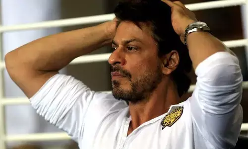 बड़ी खबर : मुंबई एयरपोर्ट पर शाहरुख खान से हुई पूछताछ, एक्टर पर लगा लाखों का जुर्माना, जानें क्या है पूरा मामला?