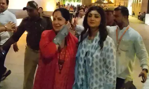 बॉलीवुड की फिटनेस गर्ल शिल्पा शेट्टी पहुंची काशी! बाबा विश्वनाथ धाम में लगाई हाजिरी... बॉलीवुड की फिटनेस गर्ल शिल्पा शेट्टी पहुंची काशी! बाबा विश्वनाथ धाम में लगाई हाजिरी...