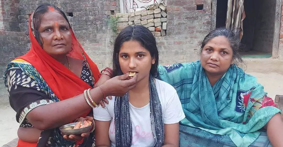 महाराणा प्रताप इंटर कॉलेज की इंटरमीडिएट छात्रा सृष्टि पांडेय को मिला जिले में तीसरा स्थान, परिवार एवं क्षेत्र में जश्न का माहौल, लोग दे रहे हैं बधाई