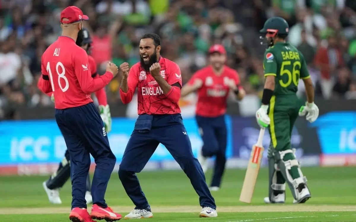 PAKvsENG : T20 World Cup 2022 का विजेता बना इंग्लैंड, फाइनल में पाकिस्तान को 5 विकेट से हराया