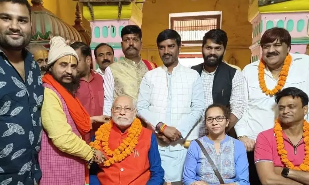 अयोध्या पहुंचे पीएम मोदी के भाई प्रह्लाद, बोले- गुजरात में फिर से सत्ता में आएगी भाजपा