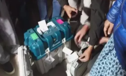 Himachal Election: рд╢рд┐рдорд▓рд╛ рдореЗрдВ рдирд┐рдЬреА рд╡рд╛рд╣рди рдореЗрдВ рдорд┐рд▓рд╛ EVM, рдкреЛрд▓рд┐рдВрдЧ рдкрд╛рд░реНрдЯреА рдирд┐рд▓рдВрдмрд┐рдд; рдХрд╛рдВрдЧреНрд░реЗрд╕ рдиреЗ рд▓рдЧрд╛рдпрд╛ рдЧрдбрд╝рдмрдбрд╝реА рдХрд╛ рдЖрд░реЛрдк Himachal Election: рд╢рд┐рдорд▓рд╛ рдореЗрдВ рдирд┐рдЬреА рд╡рд╛рд╣рди рдореЗрдВ рдорд┐рд▓рд╛ EVM, рдкреЛрд▓рд┐рдВрдЧ рдкрд╛рд░реНрдЯреА рдирд┐рд▓рдВрдмрд┐рдд; рдХрд╛рдВрдЧреНрд░реЗрд╕ рдиреЗ рд▓рдЧрд╛рдпрд╛ рдЧрдбрд╝рдмрдбрд╝реА рдХрд╛ рдЖрд░реЛрдк