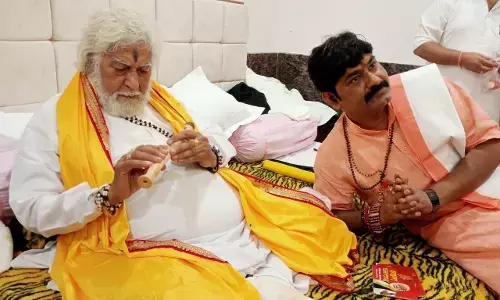 सांसारिकता और भौतिकतावाद से जिनका अंत हो जाए वहीं संत है: काशी में बोले शारदा पीठाधीश्वर