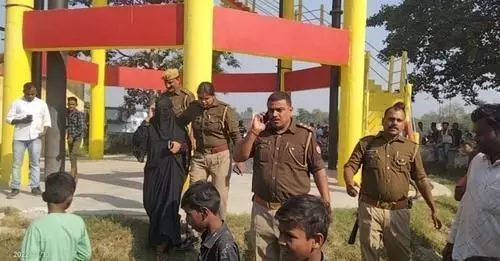 यूपी में तीसरे निकाह के लिए पानी की टंकी पर चढ़ी महिला, मचा हड़कंप यूपी में तीसरे निकाह के लिए पानी की टंकी पर चढ़ी महिला, मचा हड़कंप
