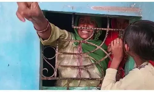 गाजियाबाद से बड़ी खबर, अभी अभी दो महिलाओं ने किए खुद को कमरे में बंद और लगाई आग, प्रसाशन में मची खलबली