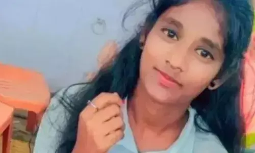 तमिलनाडु में डॉक्टरों की लापरवाही से फुटबॉल खिलाड़ी प्रिया की मौत के बाद शुरू हुए प्रदर्शन तमिलनाडु में डॉक्टरों की लापरवाही से फुटबॉल खिलाड़ी प्रिया की मौत के बाद शुरू हुए प्रदर्शन