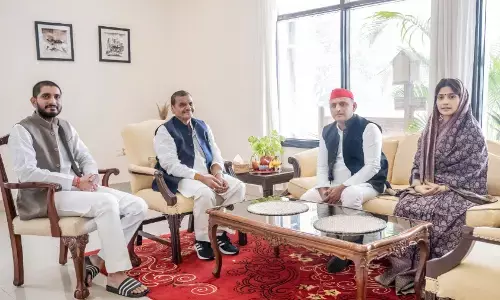नाराज चाचा को मनाने में कामयाब हुए अखिलेश, मैनपुरी सीट जीतने के लिए बना प्लान ! नाराज चाचा को मनाने में कामयाब हुए अखिलेश, मैनपुरी सीट जीतने के लिए बना प्लान !