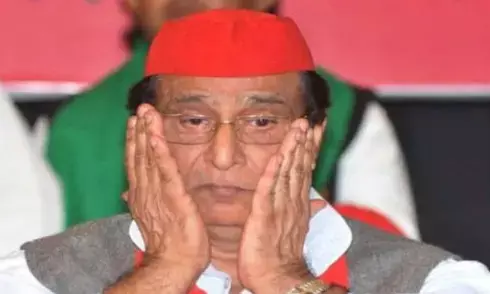 आजम खान पर टूटा मुसीबतों का पहाड़, अब वोटिंग देने का अधिकार भी खत्म, जानिए वजह आजम खान पर टूटा मुसीबतों का पहाड़, अब वोटिंग देने का अधिकार भी खत्म, जानिए वजह