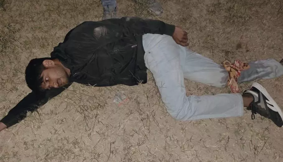 नोएडा में चार पहियां गाड़ियों को बुक करके लूटने वाले एक बदमाश से पुलिस की मुठभेड़, फिर हुआ ये हाल नोएडा में चार पहियां गाड़ियों को बुक करके लूटने वाले एक बदमाश से पुलिस की मुठभेड़, फिर हुआ ये हाल