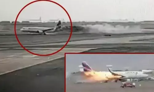 रनवे पर प्लेन और ट्रक की टक्कर का रौंगटे खड़े करने वाला VIDEO : दो की मौत, बाल-बाल बचे 108 लोग रनवे पर प्लेन और ट्रक की टक्कर का रौंगटे खड़े करने वाला VIDEO : दो की मौत, बाल-बाल बचे 108 लोग