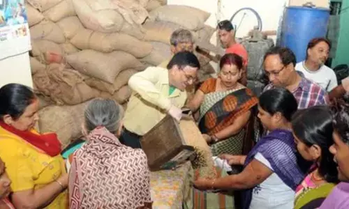 Free Ration: फ्री राशन लेने वालों की हो गई बल्ले-बल्ले! सरकार ने किया ये बड़ा बदलाव, पूरे देश में लागू होगा नियम Free Ration: फ्री राशन लेने वालों की हो गई बल्ले-बल्ले! सरकार ने किया ये बड़ा बदलाव, पूरे देश में लागू होगा नियम