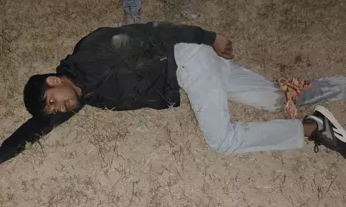 नोएडा में चार पहियां गाड़ियों को बुक करके लूटने वाले एक बदमाश से पुलिस की मुठभेड़, फिर हुआ ये हाल नोएडा में चार पहियां गाड़ियों को बुक करके लूटने वाले एक बदमाश से पुलिस की मुठभेड़, फिर हुआ ये हाल