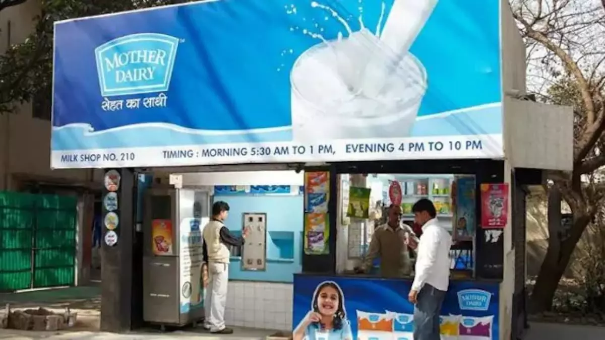 Mother Dairy Milk Price Hike : महंगाई की फिर पड़ी मार : मदर डेयरी ने दिल्ली-एनसीआर में बढ़ाए दूध के दाम, अब इतनी होगी कीमत